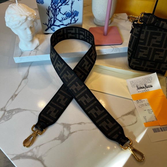 Fendi baguette 
Brown FF jacquard fabric bag - Picture 2 of 16